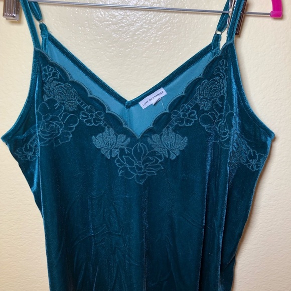 Love on a hanger Embroidered Velvety Camisole size M - Picture 3 of 7